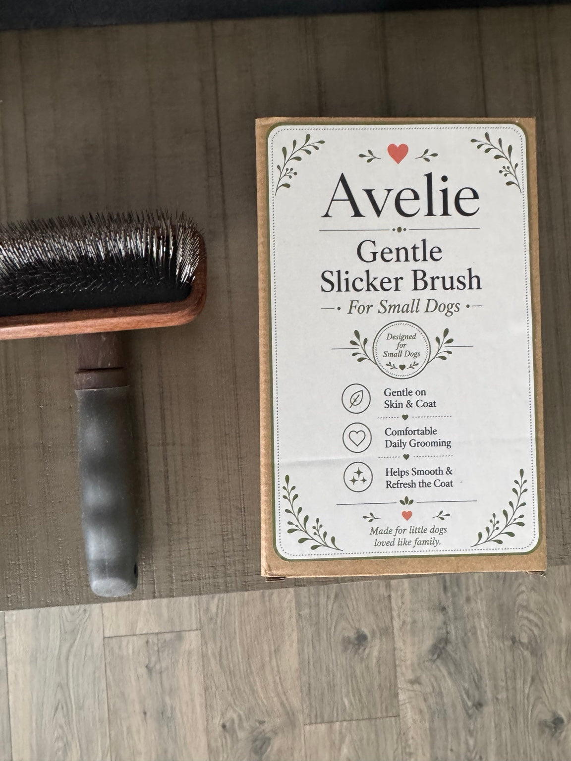 Real Avelie Gentle Slicker Brush beside branded product box